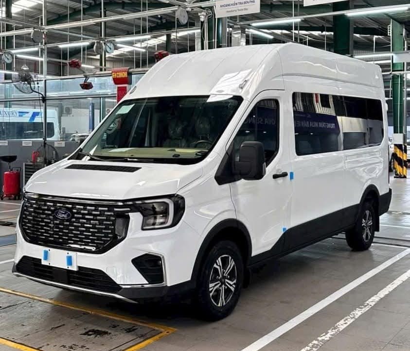 Ford Transit 16-seat private minibus with driver