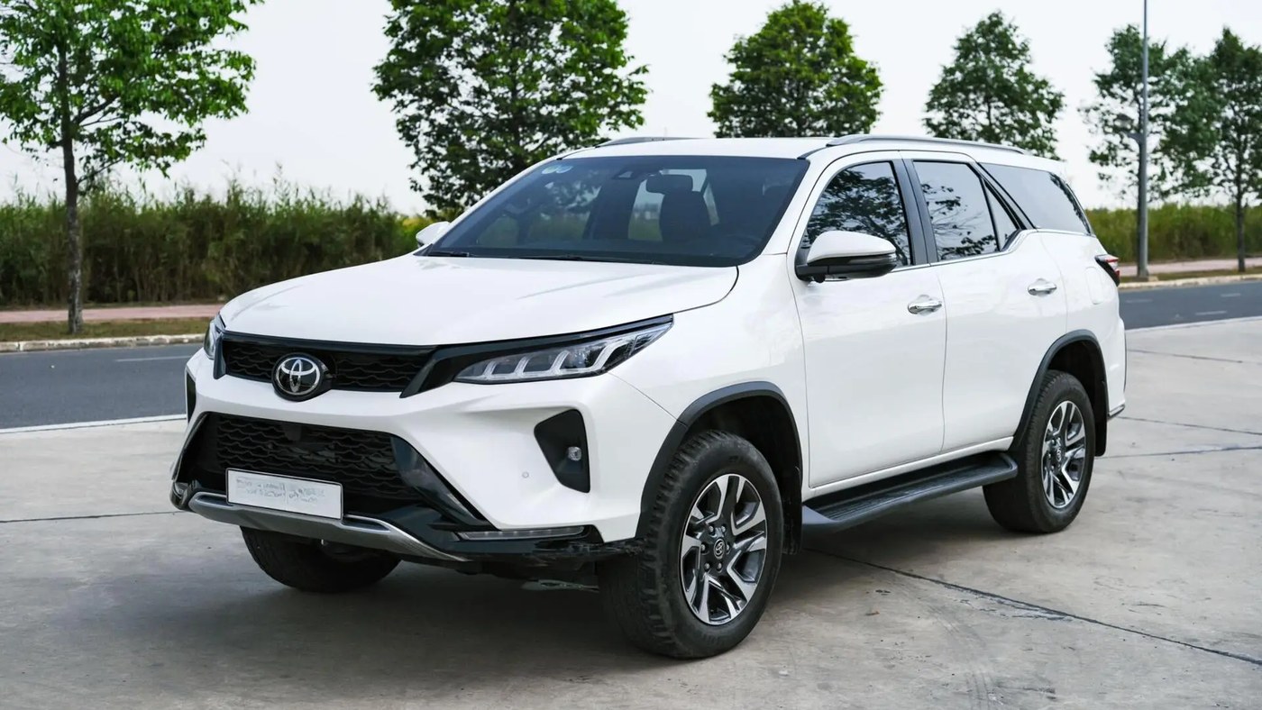 Toyota Fortuner 7-seat private car with driver